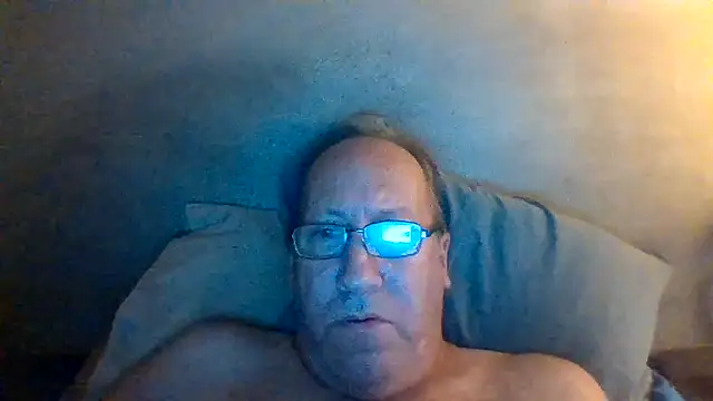Snapshot of hornyrich69 chatting on February 2, 5:17 am hornyrich69 online show from February 2, 5:17 am