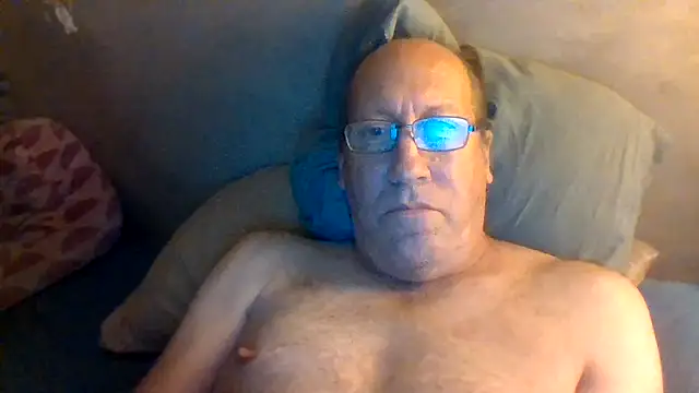 Snapshot of hornyrich69 chatting on March 5, 5:36 am hornyrich69 online show from March 5, 5:36 am