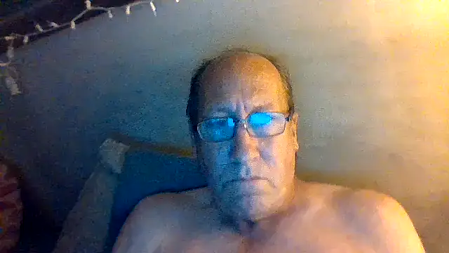 Snapshot of hornyrich69 chatting on April 13, 5:46 am hornyrich69 online show from April 13, 5:46 am