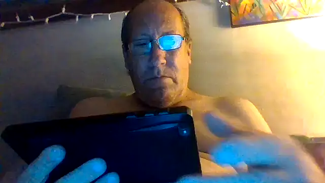 Snapshot of hornyrich69 chatting on April 14, 5:35 am hornyrich69 online show from April 14, 5:35 am
