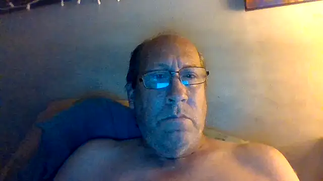 Snapshot of hornyrich69 chatting on April 16, 5:52 am hornyrich69 online show from April 16, 5:52 am