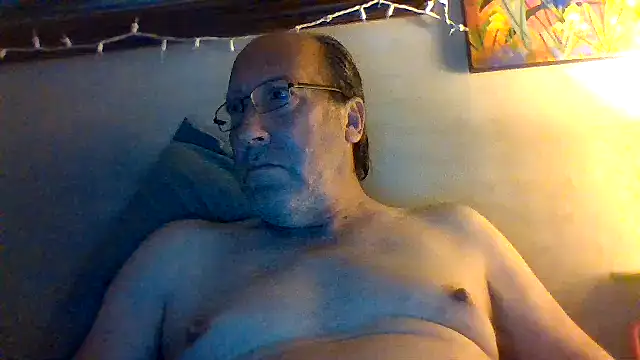 Snapshot of hornyrich69 chatting on April 17, 5:54 am hornyrich69 online show from April 17, 5:54 am