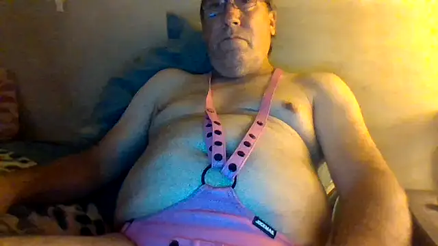 Snapshot of hornyrich69 chatting on April 20, 3:09 am hornyrich69 online show from April 20, 3:09 am