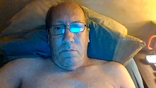 Snapshot of hornyrich69 chatting on April 24, 5:10 am hornyrich69 online show from April 24, 5:10 am