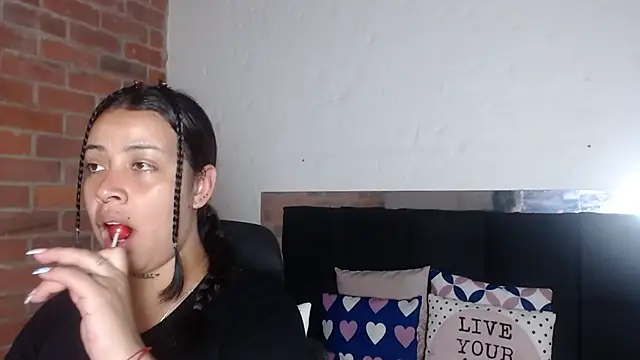 salome  hills1 online show from March 28, 8:41 pm