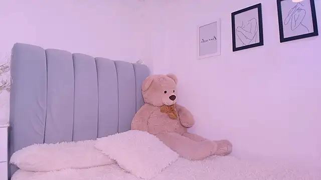 Snapshot of DannaHyde chatting on June 23, 4:16 pm DannaHyde online show from June 23, 4:16 pm