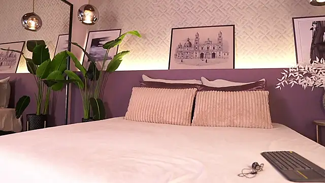 IzzyWild online show from February 11, 11:15 am