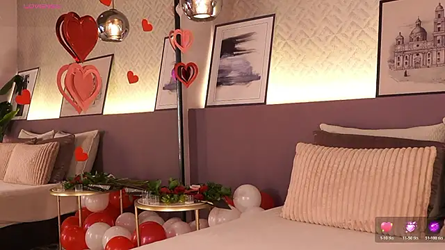 Snapshot of IzzyWild chatting on February 15, 11:08 am IzzyWild online show from February 15, 11:08 am