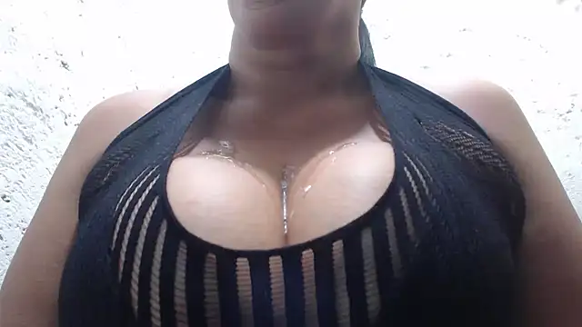 Snapshot of Aranzaboobs chatting on February 19, 3:39 am Aranzaboobs online show from February 19, 3:39 am