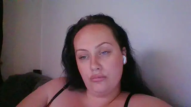 Snapshot of CurvyQueen2023 chatting on November 8, 10:19 pm CurvyQueen2023 online show from November 8, 10:19 pm