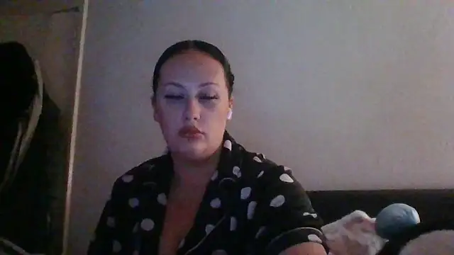 Snapshot of CurvyQueen2023 chatting on December 4, 4:05 pm CurvyQueen2023 online show from December 4, 4:05 pm