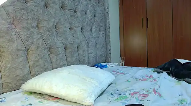 Snapshot of Naughty_Girl17 chatting on February 12, 8:29 pm Naughty Girl17 online show from February 12, 8:29 pm