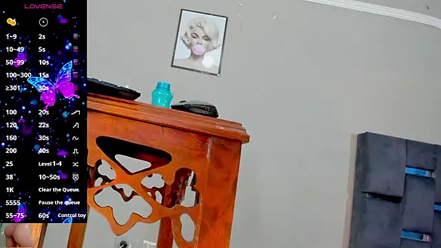 Snapshot of Jimena_Grey chatting on May 8, 8:03 pm Jimena Grey online show from May 8, 8:03 pm