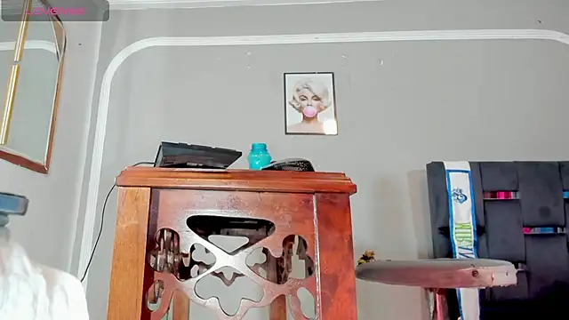 Snapshot of Jimena_Grey chatting on May 30, 8:17 pm Jimena Grey online show from May 30, 8:17 pm