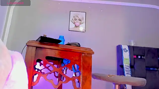 Snapshot of Jimena_Grey chatting on June 3, 12:46 am Jimena Grey online show from June 3, 12:46 am