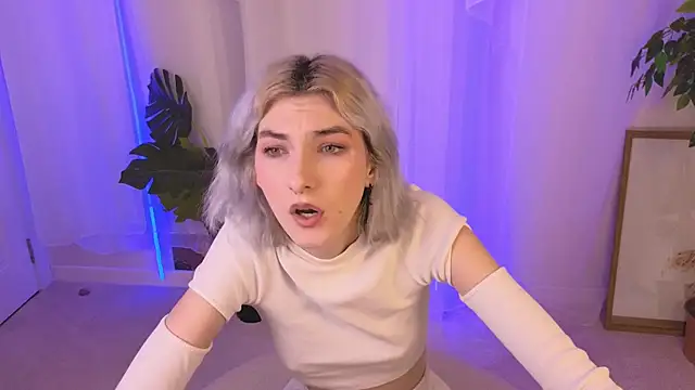 Snapshot of Mia_Cheers chatting on December 7, 5:09 pm Mia Cheers online show from December 7, 5:09 pm