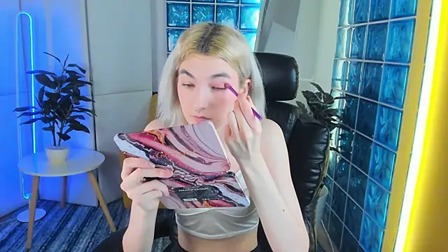 Snapshot of Mia_Cheers chatting on January 22, 1:42 pm Mia Cheers online show from January 22, 1:42 pm