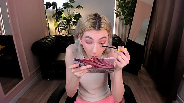 Snapshot of Mia_Cheers chatting on January 28, 1:49 pm Mia Cheers online show from January 28, 1:49 pm