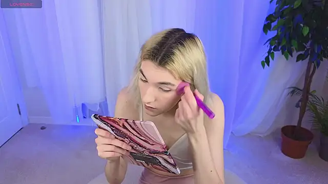 Snapshot of Mia_Cheers chatting on February 26, 1:52 pm Mia Cheers online show from February 26, 1:52 pm