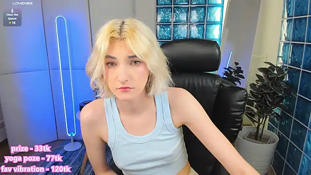 Snapshot of Mia_Cheers chatting on March 20, 4:53 pm Mia Cheers online show from March 20, 4:53 pm