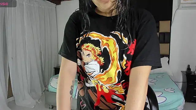Snapshot of BonnyDelux chatting on December 6, 1:00 pm BonnyDelux online show from December 6, 1:00 pm