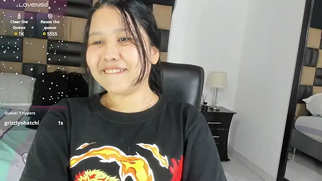 Snapshot of BonnyDelux chatting on December 19, 10:00 pm BonnyDelux online show from December 19, 10:00 pm