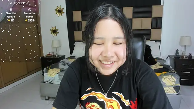 Snapshot of BonnyDelux chatting on February 1, 4:33 pm BonnyDelux online show from February 1, 4:33 pm