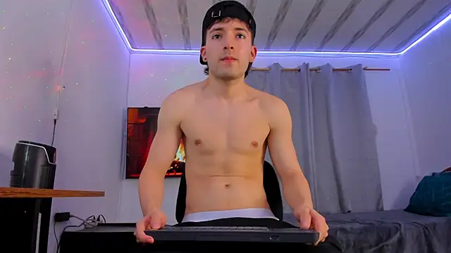 Snapshot of bower_and_colucci chatting on February 16, 12:07 am bower and colucci online show from February 16, 12:07 am