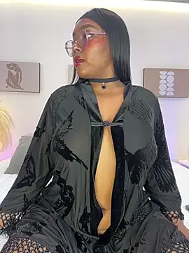 Snapshot of Esmeralda_Duarte chatting on May 23, 4:29 am Esmeralda Duarte online show from May 23, 4:29 am
