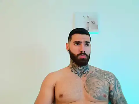 Snapshot of silvano_torres chatting on February 4, 3:45 am silvano torres online show from February 4, 3:45 am