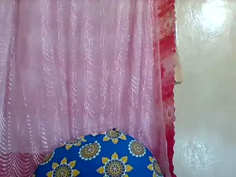 Snapshot of Sexy_Villagegal chatting on February 11, 11:33 pm Sexy Villagegal online show from February 11, 11:33 pm