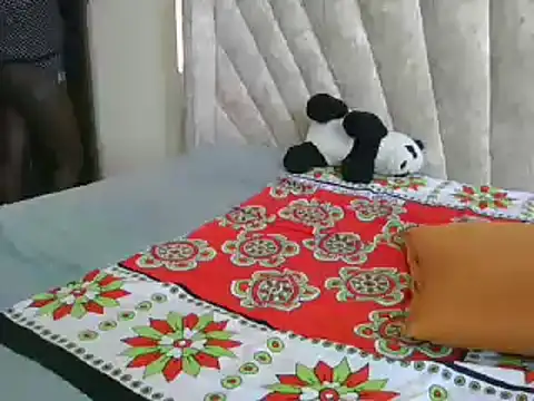 Snapshot of Sexy_Villagegal chatting on September 23, 9:12 am Sexy Villagegal online show from September 23, 9:12 am