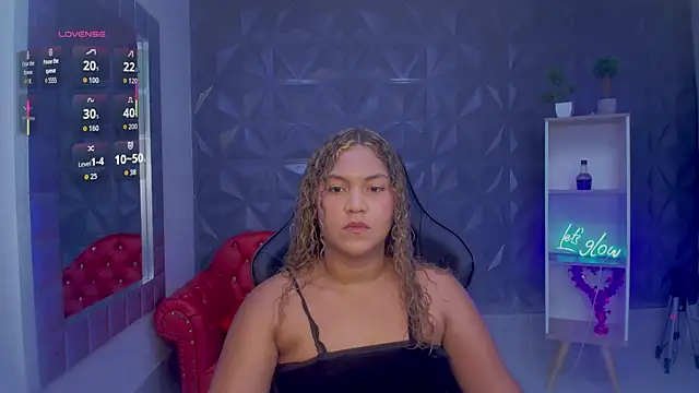 Snapshot of Cristal_War chatting on January 18, 10:24 pm Cristal War online show from January 18, 10:24 pm