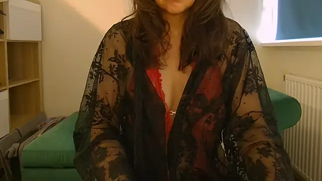 Snapshot of Ella_Next_Door chatting on May 4, 7:26 am Ella Next Door online show from May 4, 7:26 am