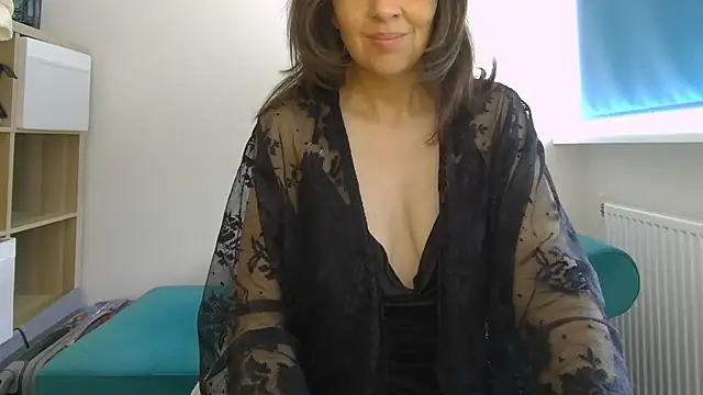 Snapshot of Ella_Next_Door chatting on May 15, 9:16 am Ella Next Door online show from May 15, 9:16 am