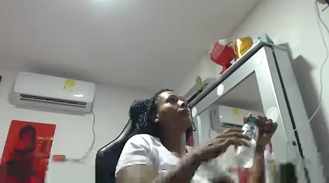 Snapshot of CandyBlackFunXXX chatting on March 11, 5:46 pm CandyBlackFunXXX online show from March 11, 5:46 pm