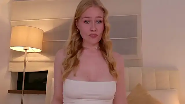 Snapshot of JuliaJaee chatting on April 21, 6:01 pm JuliaJaee online show from April 21, 6:01 pm