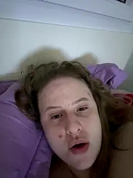 Snapshot of charmillebr chatting on November 15, 8:44 am charmillebr online show from November 15, 8:44 am