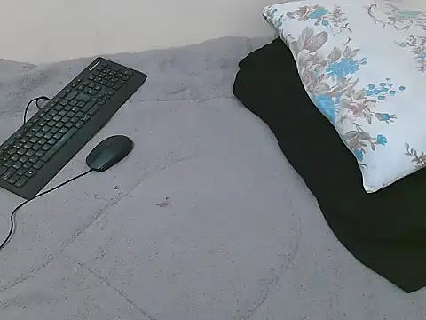 lella-0 online show from February 17, 5:43 pm