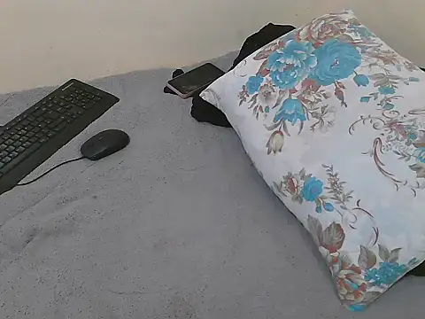 lella-0 online show from February 18, 4:16 pm