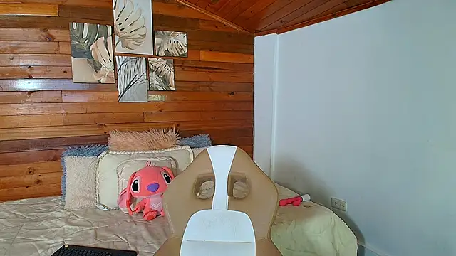 amber curly online show from March 18, 7:50 pm