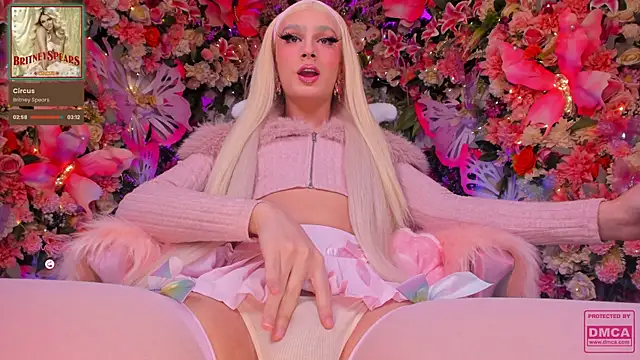 Snapshot of AlisonSharon chatting on February 16, 1:13 am AlisonSharon online show from February 16, 1:13 am