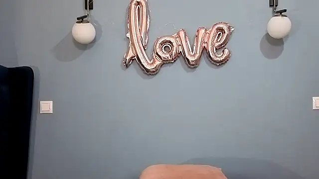 Snapshot of AnnaMaee chatting on March 13, 11:27 pm AnnaMaee online show from March 13, 11:27 pm