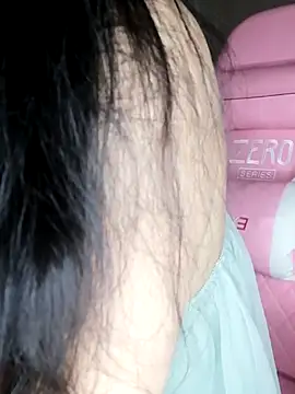 Snapshot of _Linez_ chatting on March 16, 8:43 pm  Linez  online show from March 16, 8:43 pm