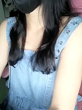 Snapshot of _Linez_ chatting on March 17, 3:29 pm  Linez  online show from March 17, 3:29 pm