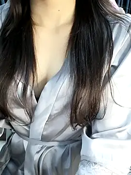 Snapshot of _Linez_ chatting on October 12, 6:07 pm  Linez  online show from October 12, 6:07 pm