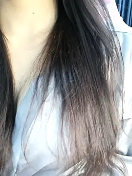 Snapshot of _Linez_ chatting on October 29, 4:42 pm  Linez  online show from October 29, 4:42 pm