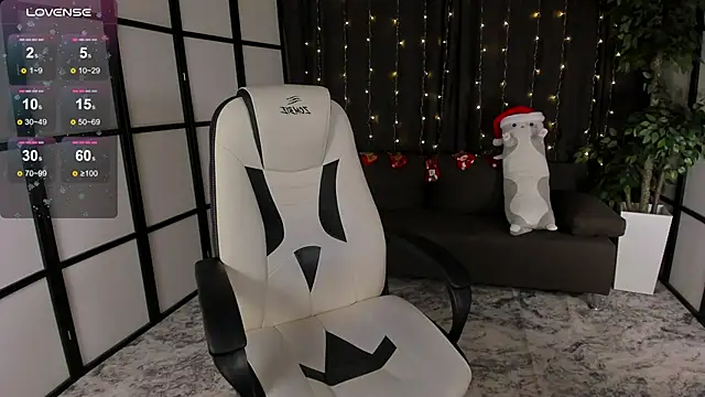 Snapshot of risingrose_ chatting on December 26, 2:55 am risingrose online show from December 26, 2:55 am