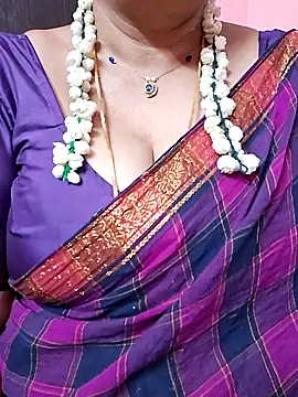 Snapshot of ananya956 chatting on May 7, 10:37 pm ananya956 online show from May 7, 10:37 pm