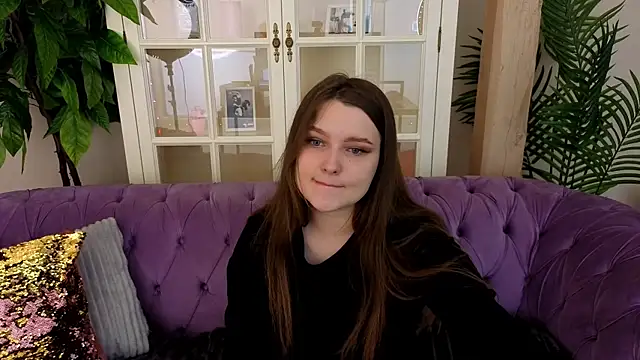 MagicPeachh  online show from April 7, 1:00 pm